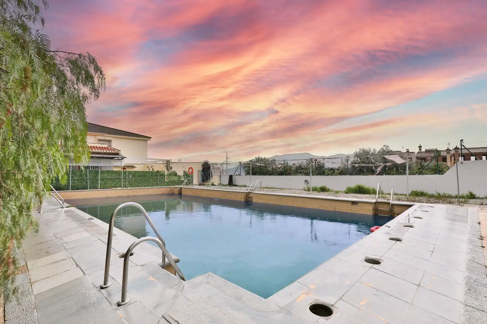 Swimming pool of Houses for sale in Lecrín