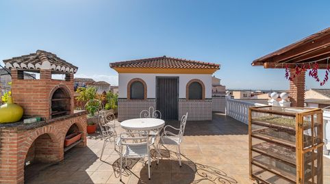 Gran Casa en Esquina en Atarfe con 4 Dormitorios, Piscina, Garaje y Espacio Comercial!!