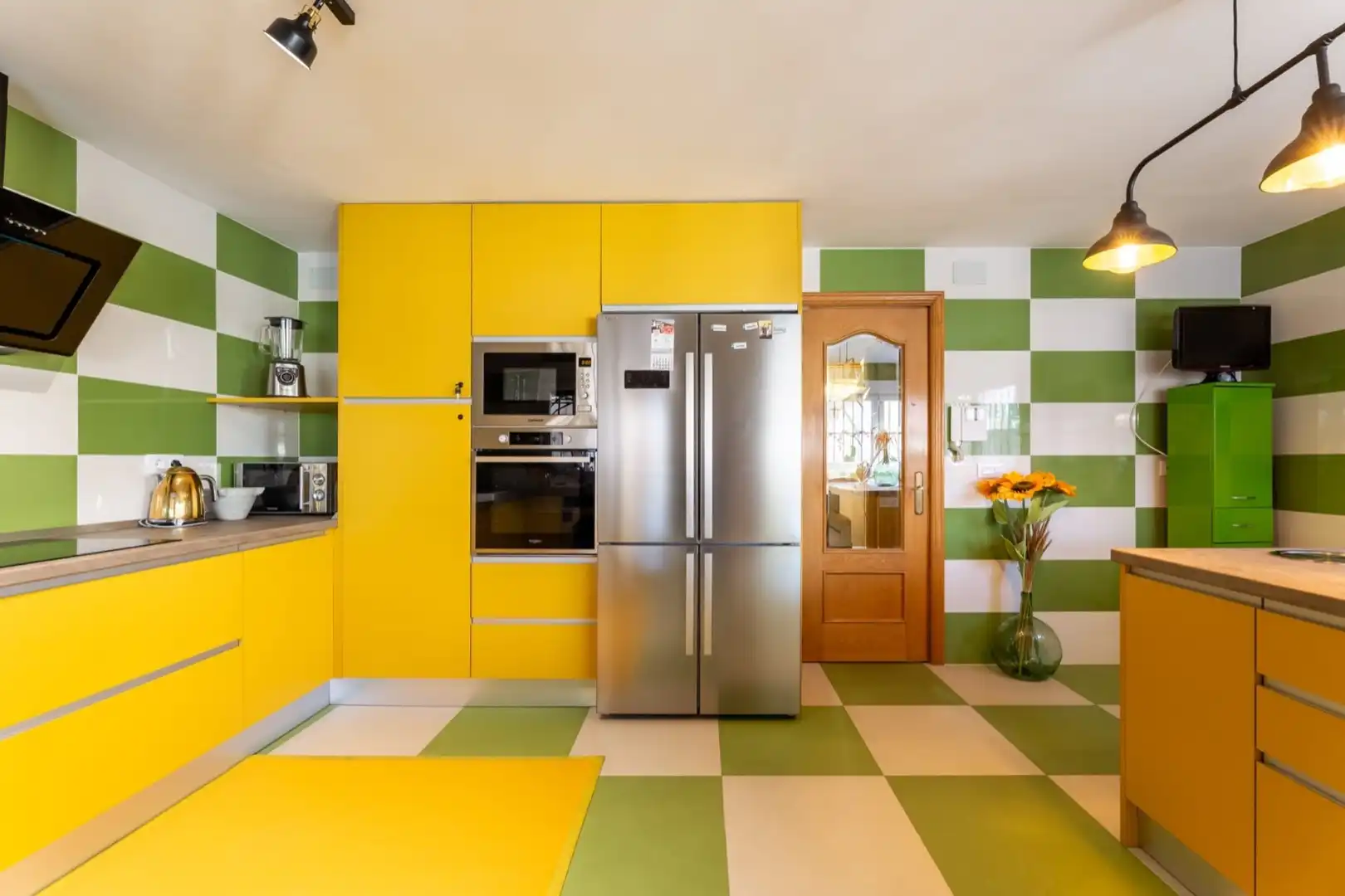 Cocina de Casa adosada en venta en Madrid con Aire acondicionado, Calefacción y Jardín privado