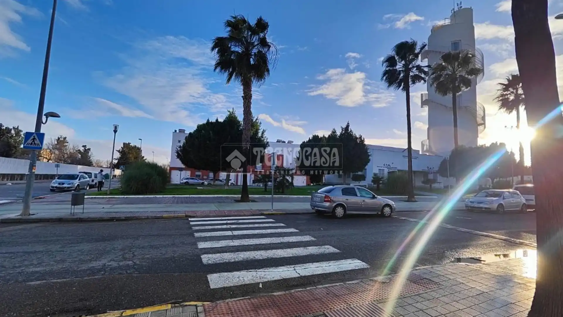 Vista exterior de Casa adosada en venta en Los Palacios y Villafranca con Balcón