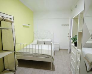 Bedroom of Flat to share in  Barcelona Capital  with Heating, Furnished and Washing machine