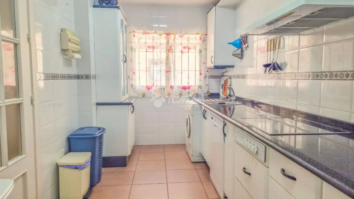 Cuina de Casa adosada en venda en Rota