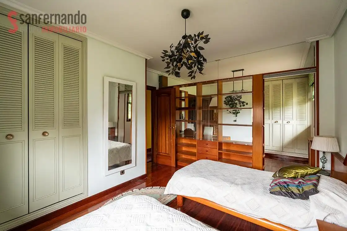 Habitación de Casa o chalet en venta en Torrelavega  con Calefacción, Jardín privado y Terraza