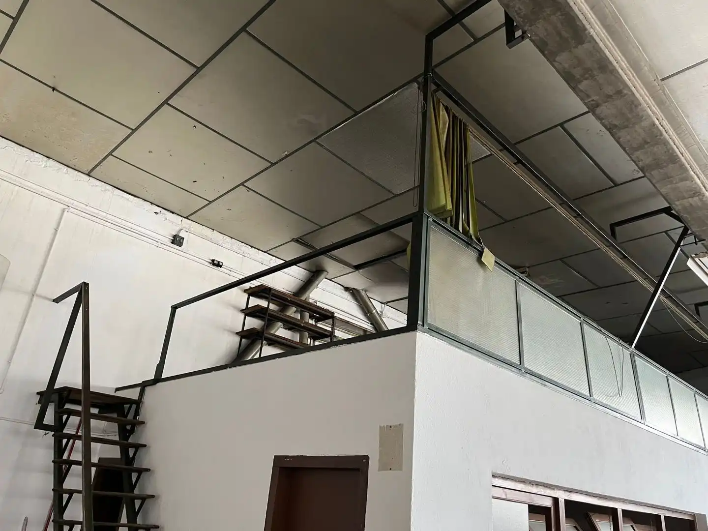 Industrial building for sale in Carrer de Costabona 49