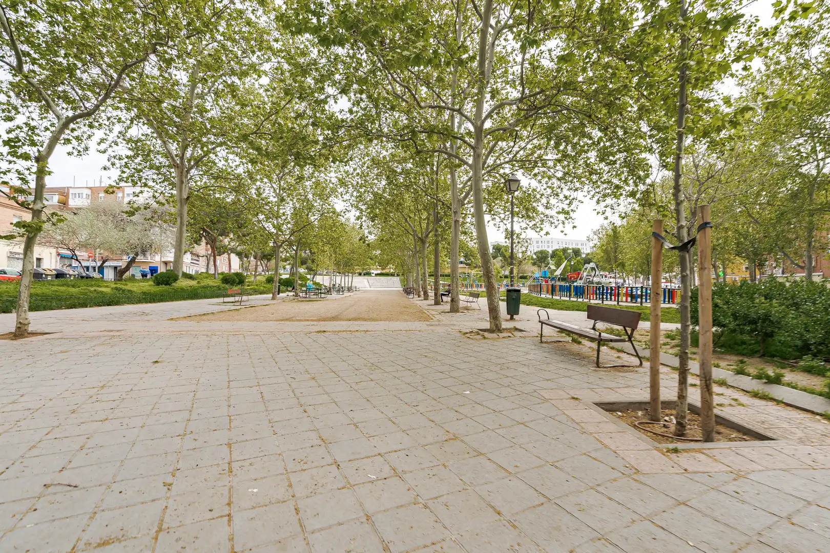 Außenansicht von Wohnung zum Verkauf in Madrid mit Privatgarten, Terrasse und Balkon