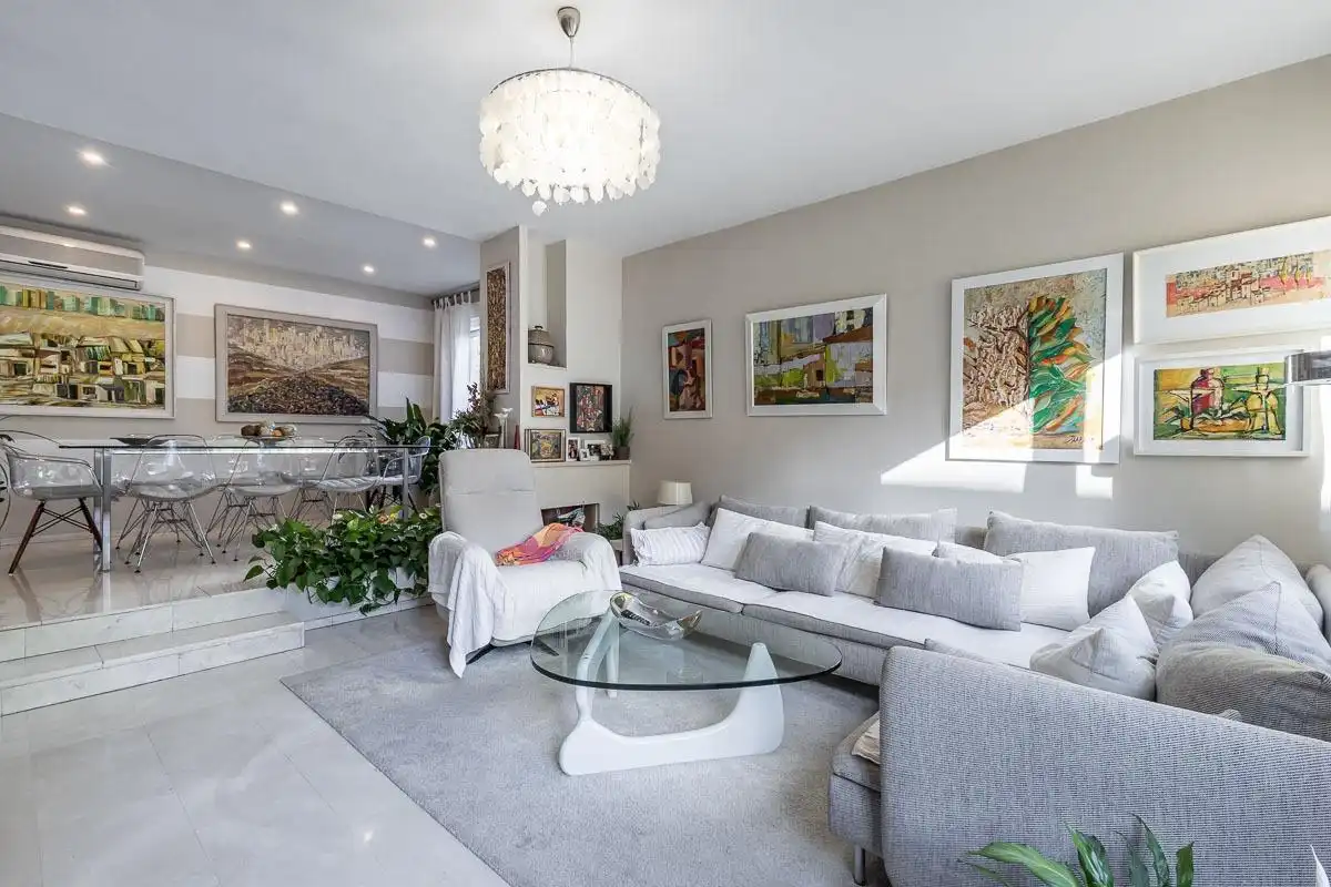 Living room of Flat for sale in Granada  with Air Conditioner, Heating and Storage room