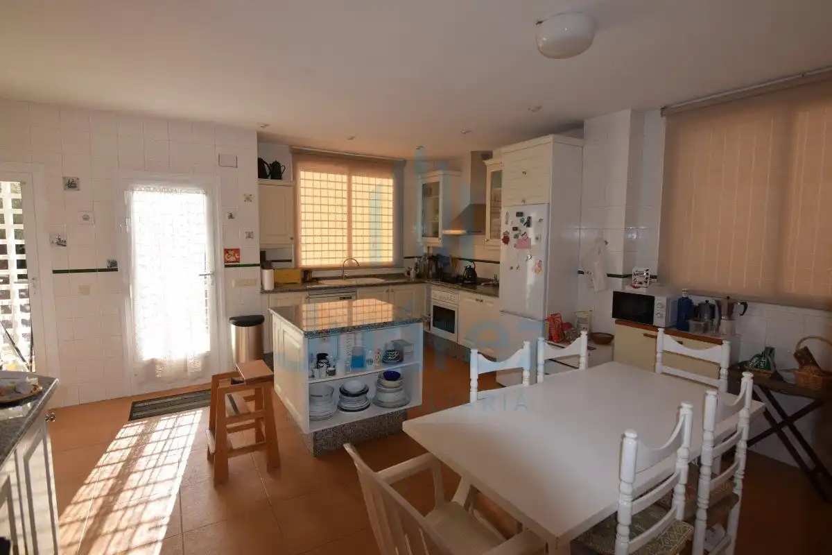Kitchen of Houses for sale in Mutxamel  with Air Conditioner, Heating and Parquet flooring