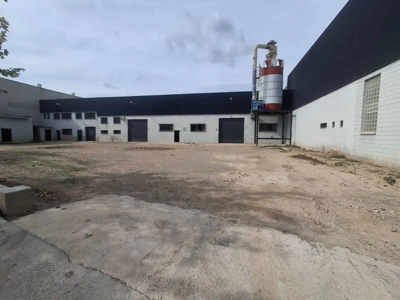 Vista exterior de Nave industrial de alquiler en Paiporta