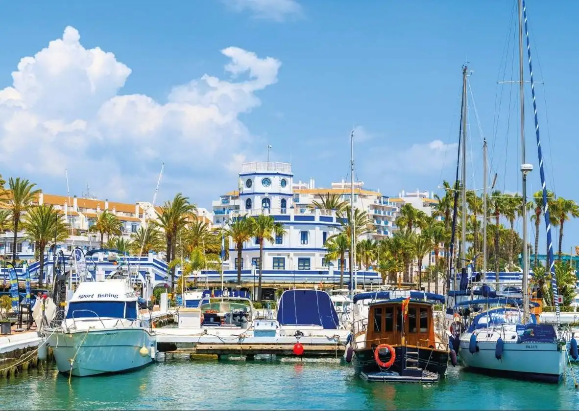 Vista exterior de Planta baixa en venda en Estepona amb Aire condicionat, Calefacció i Terrassa