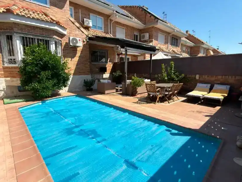 Piscina de Piso en venta en Parla con Aire acondicionado, Piscina y Balcón