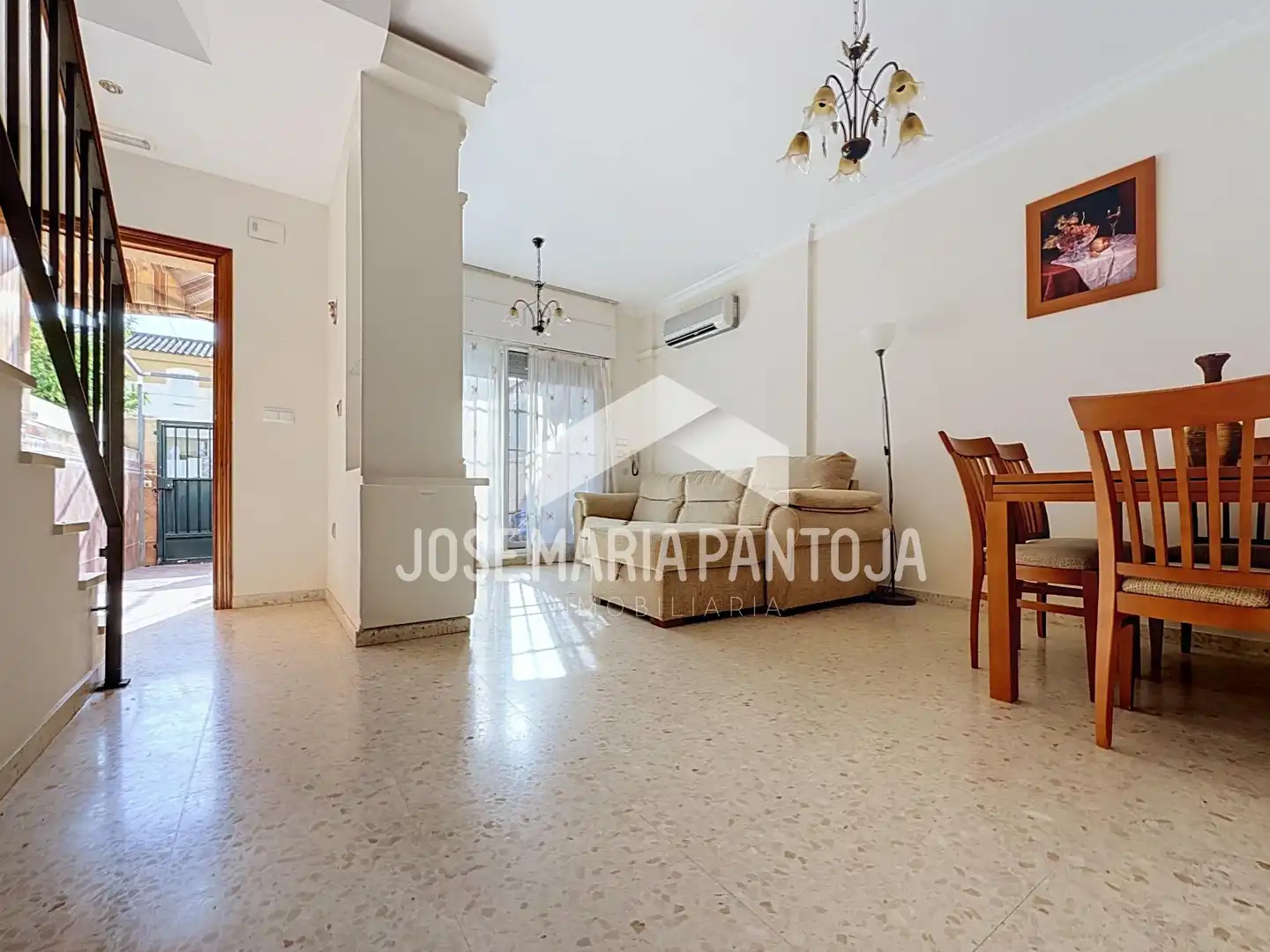 Sala de estar de Casa adosada en venta en Jerez de la Frontera con Aire acondicionado