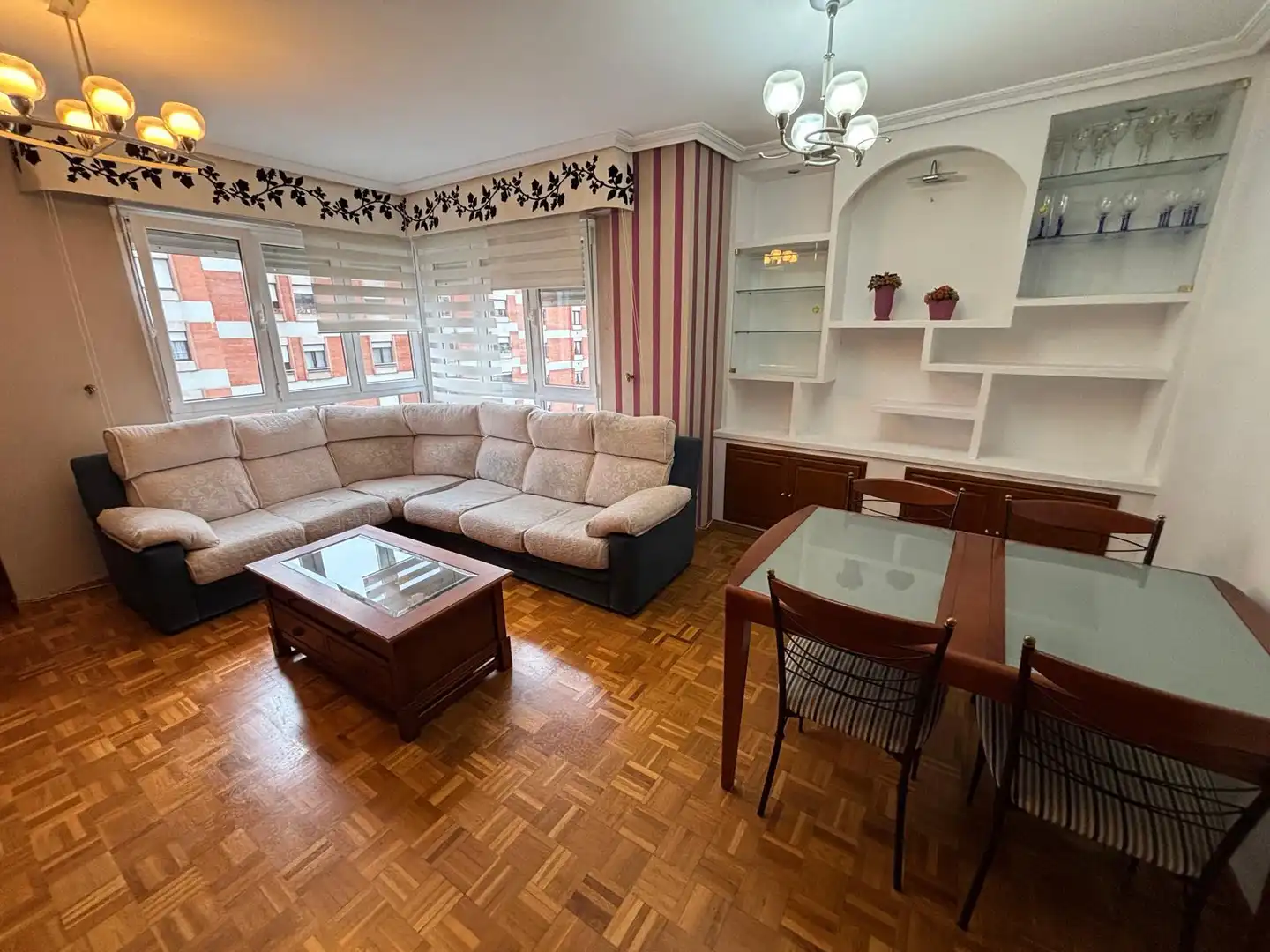 Sala d'estar de Pis en venda en Gijón  amb Calefacció, Parquet i Traster