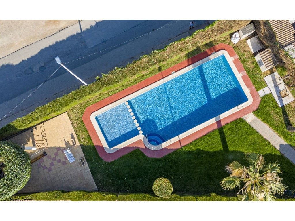 Piscina de Casa adosada en venda en Orihuela amb Aire condicionat, Moblat i Forn