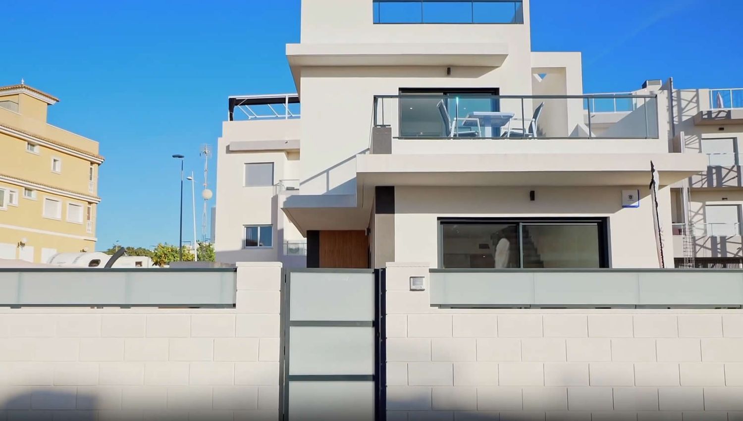 Vista exterior de Apartament en venda en Alicante / Alacant amb Calefacció, Terrassa i Moblat