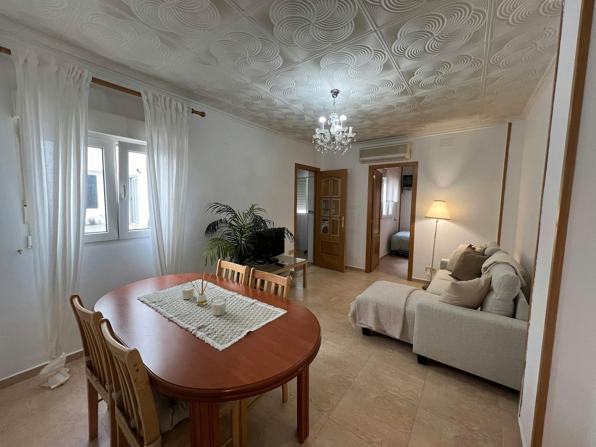 Menjador de Pis de lloguer en  Valencia Capital amb Aire condicionat, Calefacció i Moblat