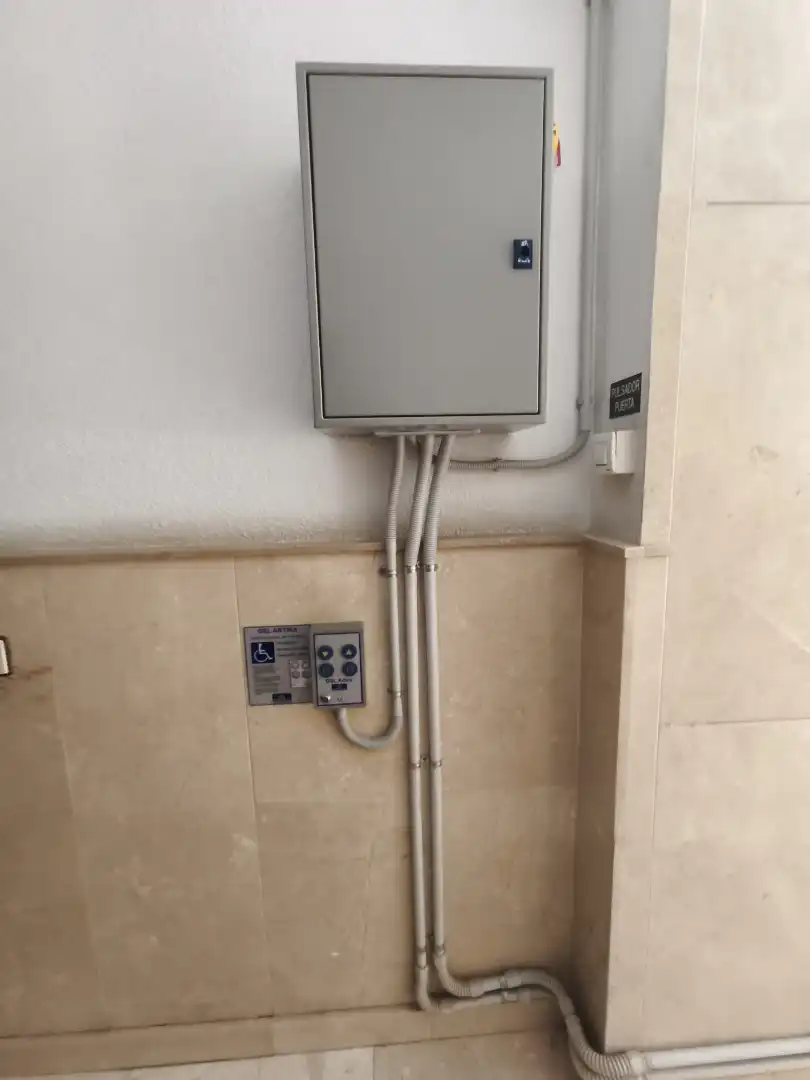 Badezimmer von Wohnung zum Verkauf in Huelva mit Klimaanlage