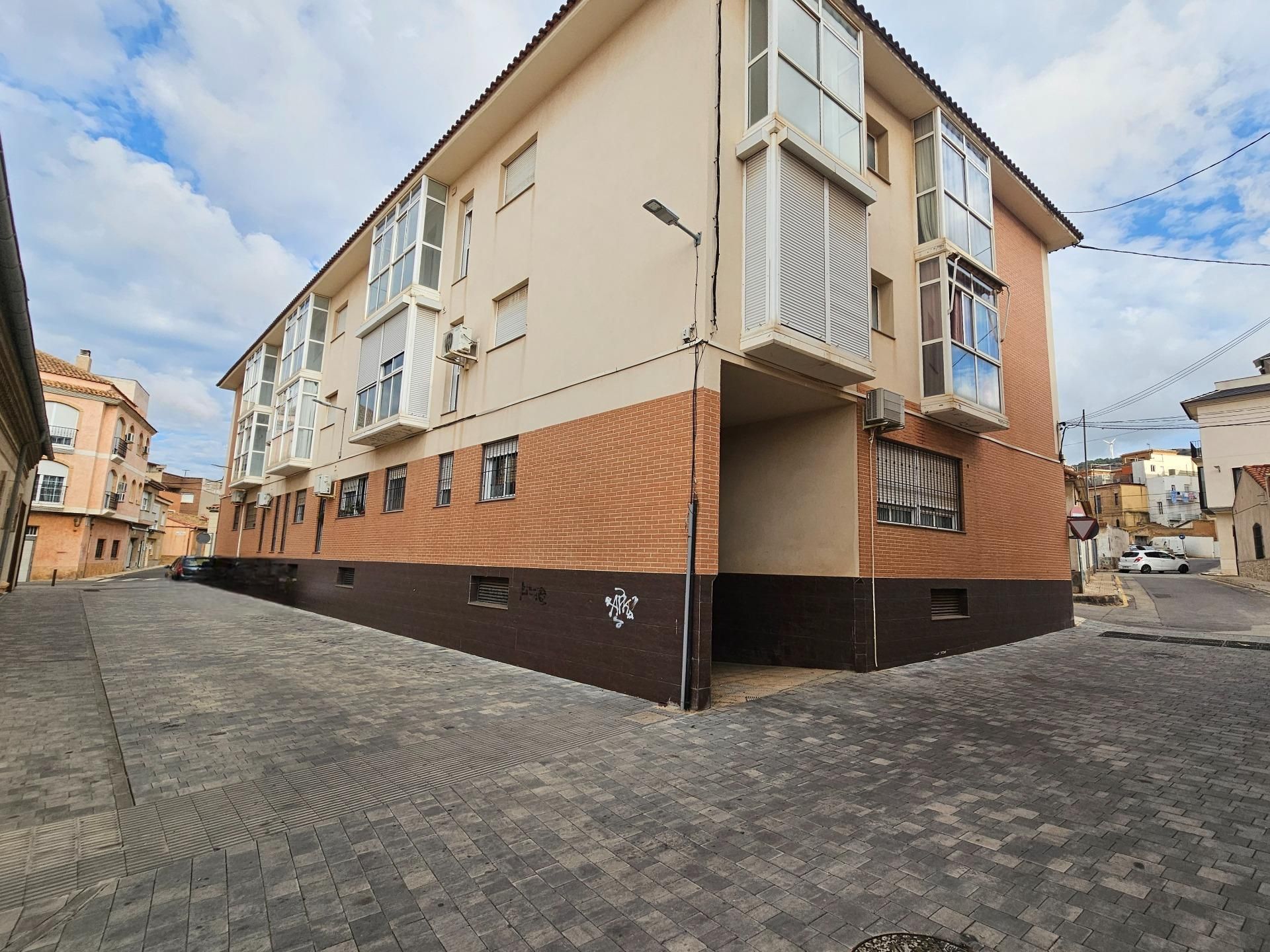 Vista exterior de Garatge en venda en La Unión