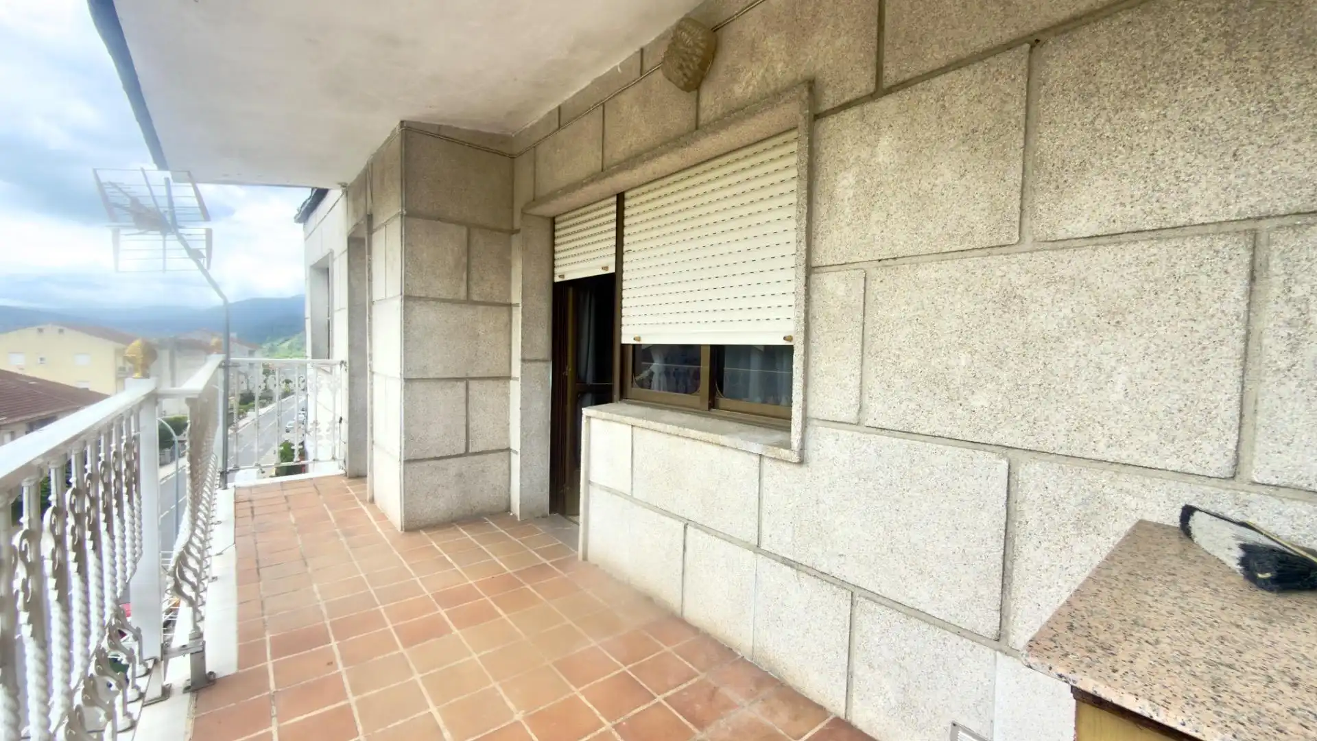 Vista exterior de Pis en venda en Ribadavia amb Calefacció, Moblat i Balcó