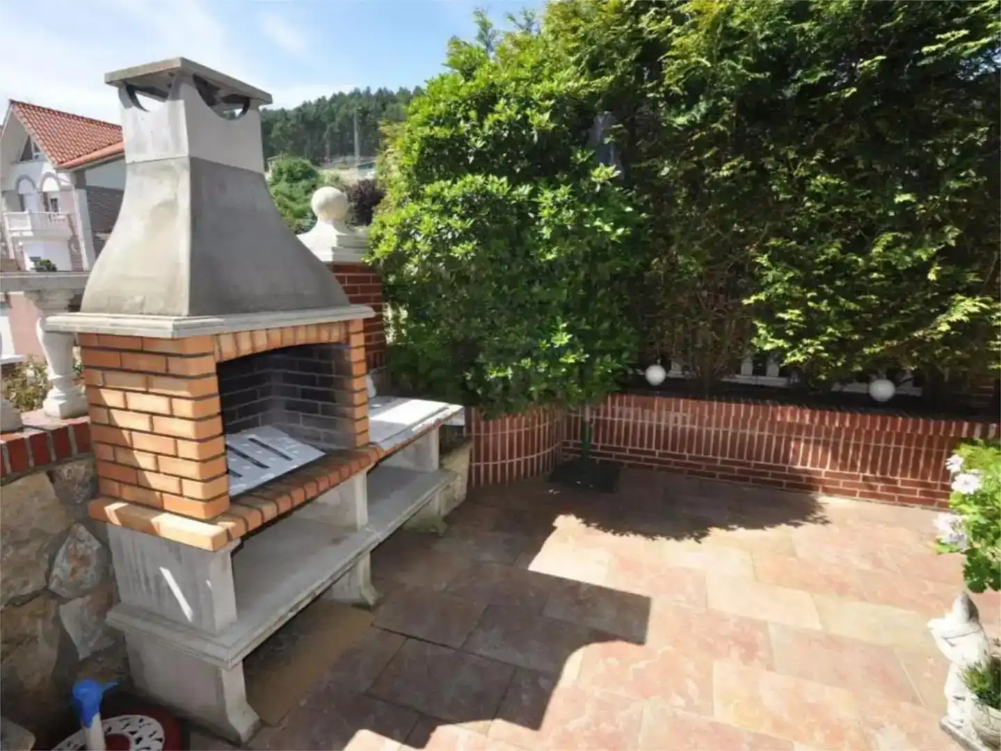 Terrasse von Wohnung zum Verkauf in Castro-Urdiales mit Privatgarten, Schwimmbad und Möbliert