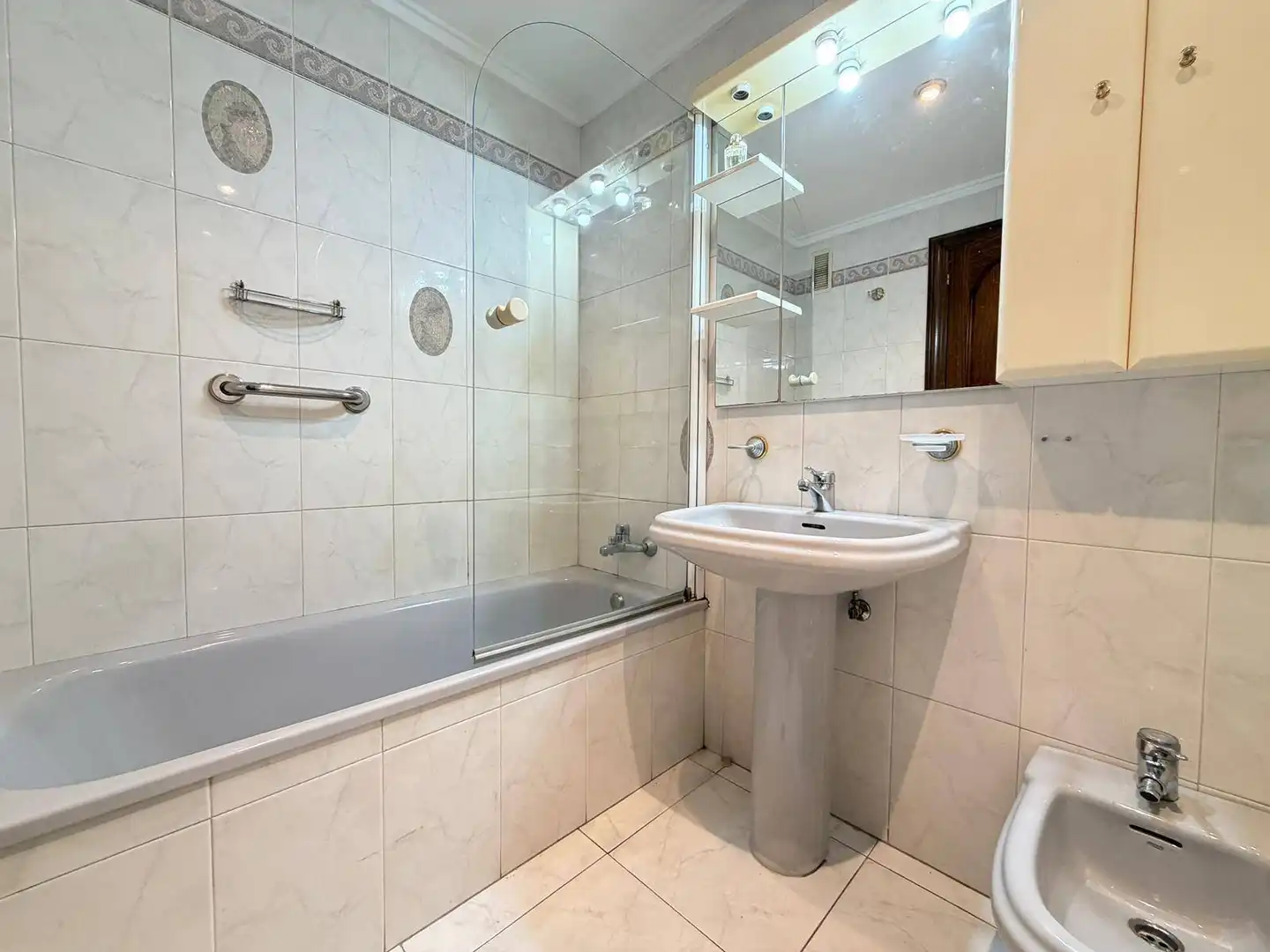 Baño de Piso en venta en Gijón  con Calefacción, Parquet y Terraza