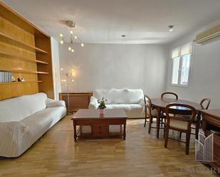 Living room of Flat to rent in  Madrid Capital  with Air Conditioner, Heating and Parquet flooring