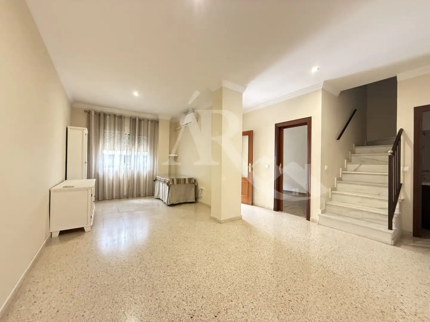 Sala d'estar de Casa adosada de lloguer en Umbrete amb Aire condicionat