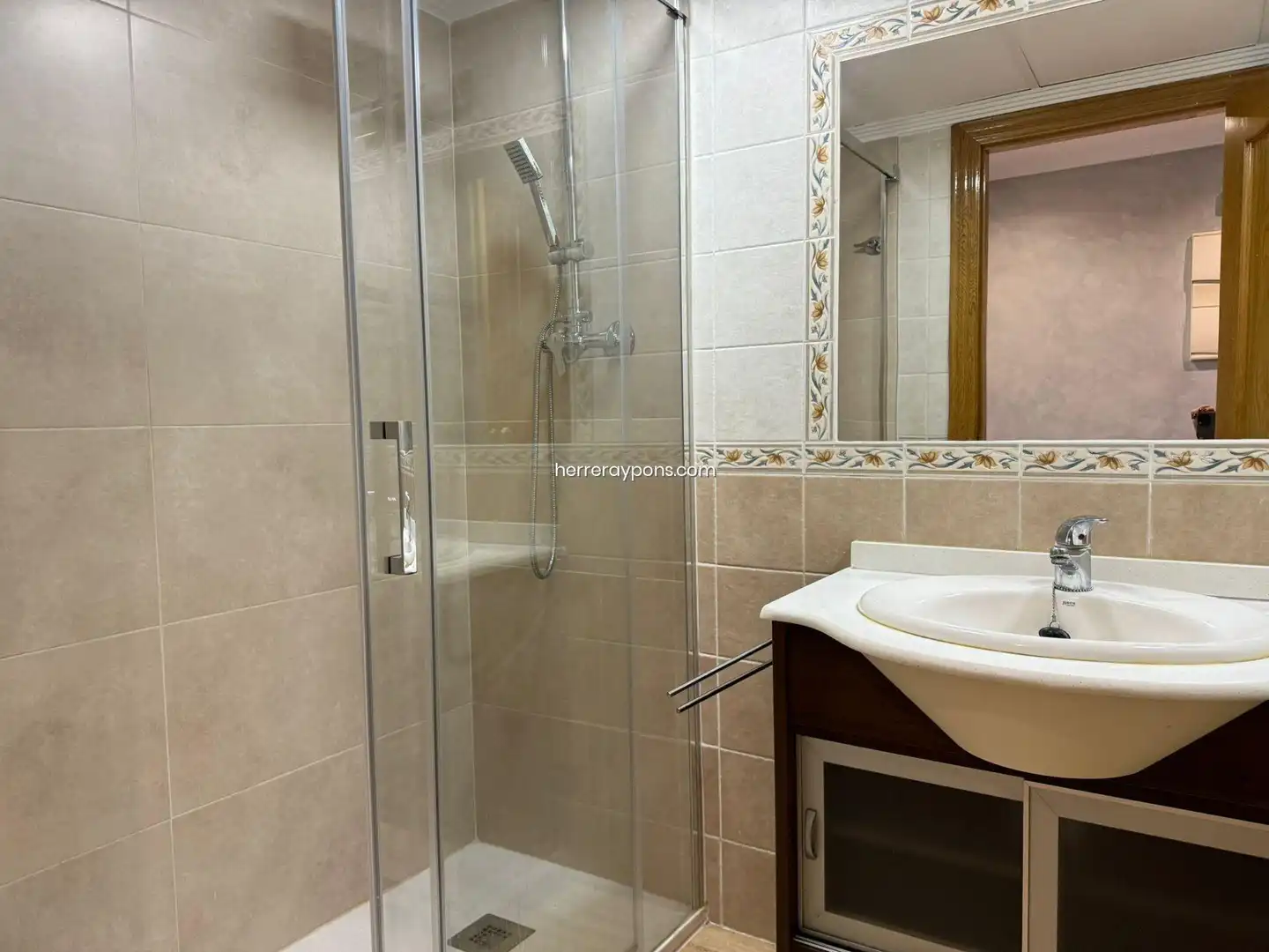 Bathroom of Flat for sale in Murcia  with Air Conditioner and Storage room