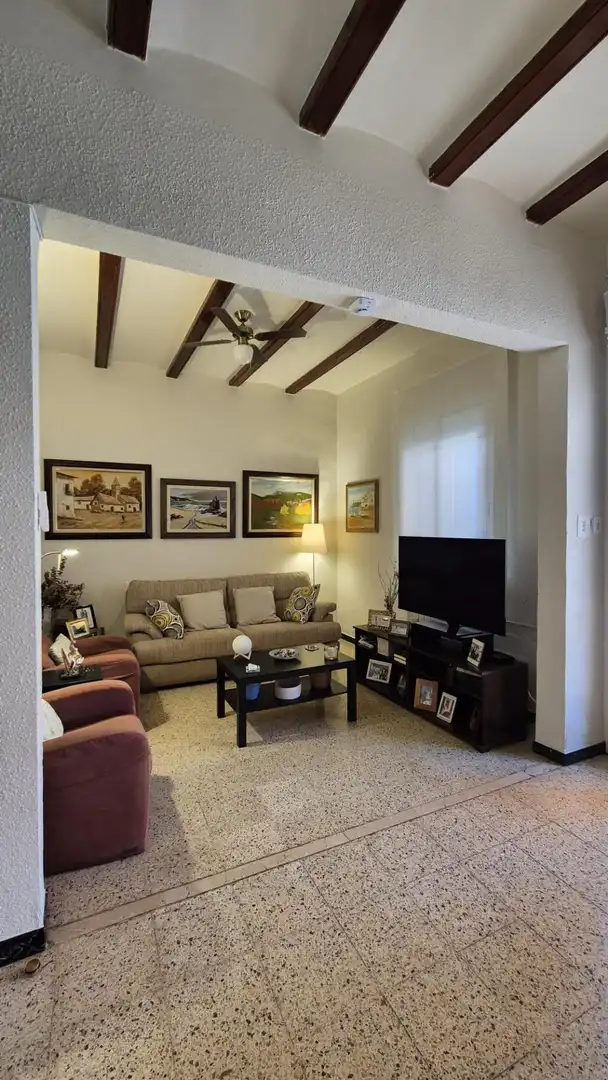 Sala d'estar de Casa o xalet en venda en Castellar del Vallès amb Aire condicionat, Jardí privat i Terrassa