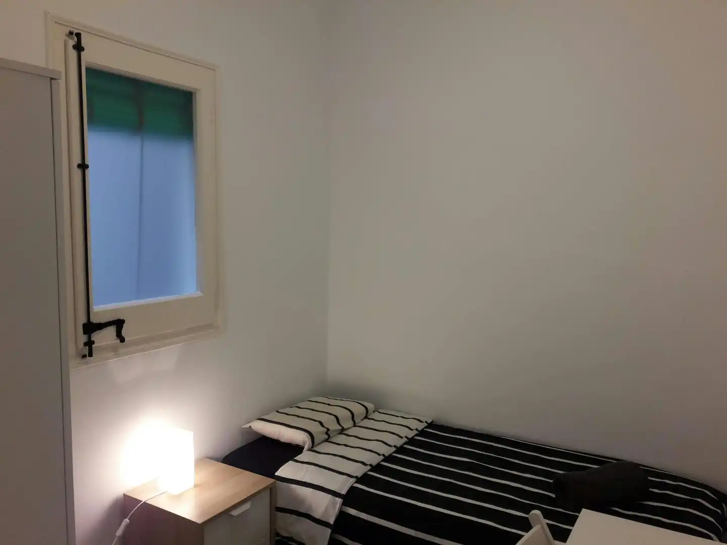 Habitación de Piso para compartir en  Barcelona Capital con Calefacción, Amueblado y Lavadora