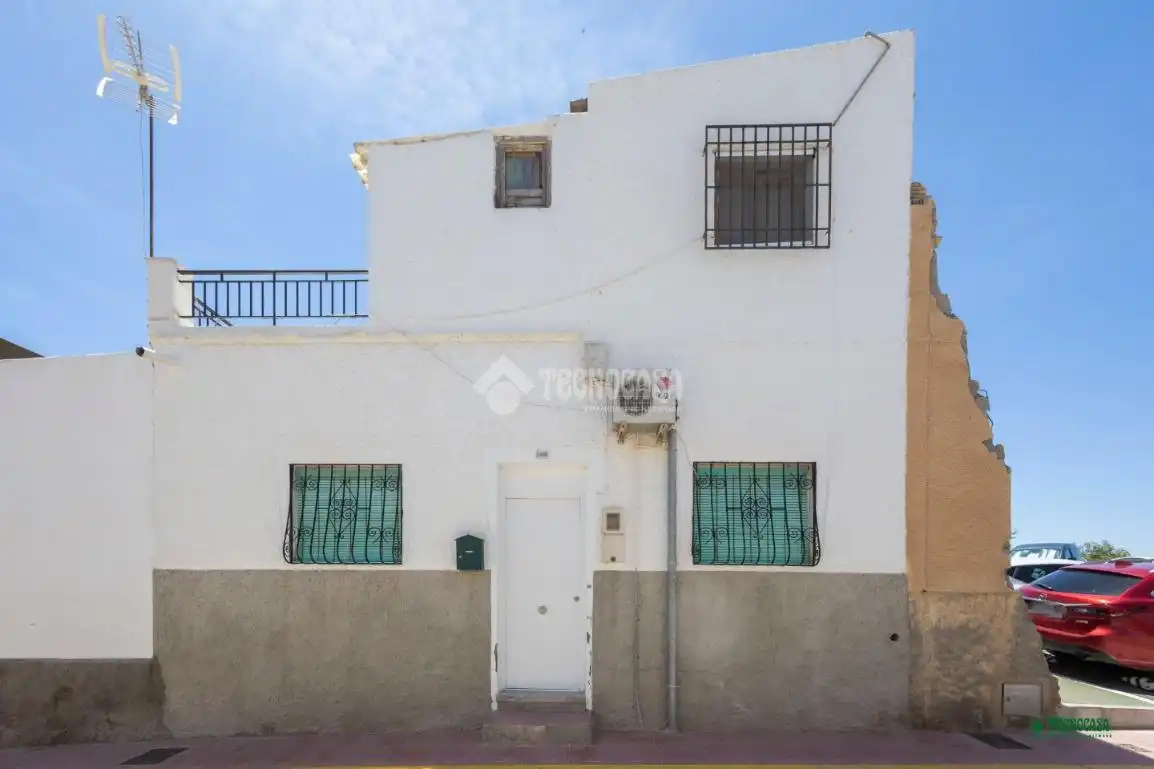 Vista exterior de Casa adosada en venda en Vera amb Terrassa