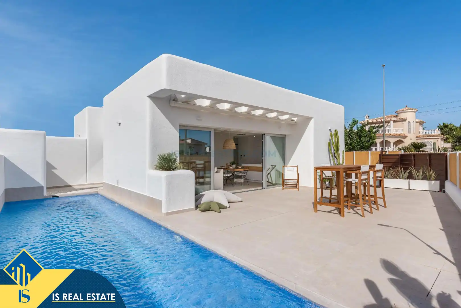 Chalet con jardín en venta en Dolores