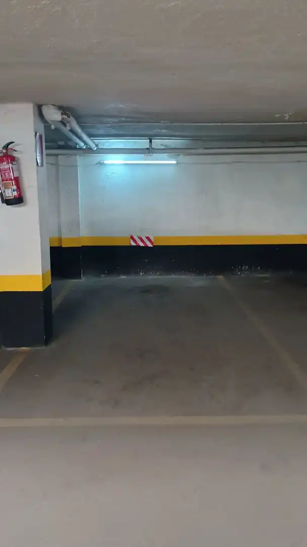 Individuel avec ascenseur à louer à Calle de Orense 12-14, imagen 4