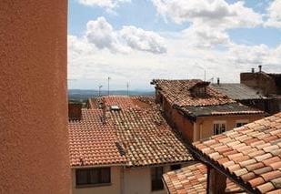 Außenansicht von Wohnung miete in Berga mit Heizung, Möbliert und Ofen