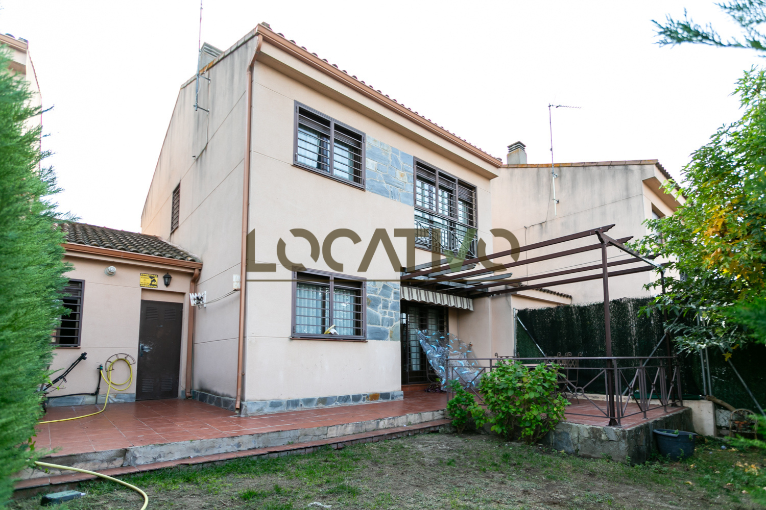 Vista exterior de Casa adosada en venda en Quijorna amb Calefacció i Piscina comunitària