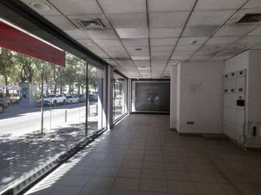 Locale commerciale in vendita a Carrer de Santa Eugènia