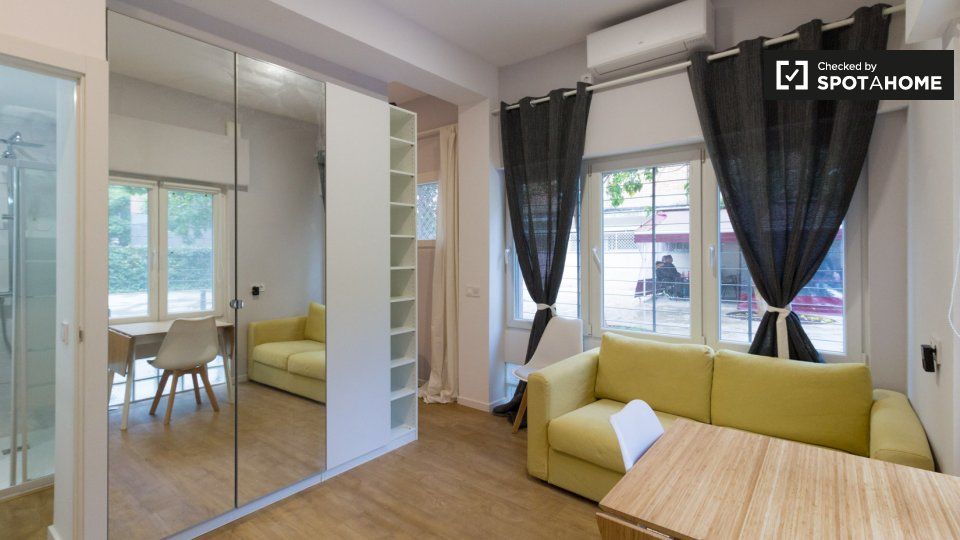 Dormitori de Pis de lloguer en  Barcelona Capital amb Aire condicionat, Calefacció i Moblat