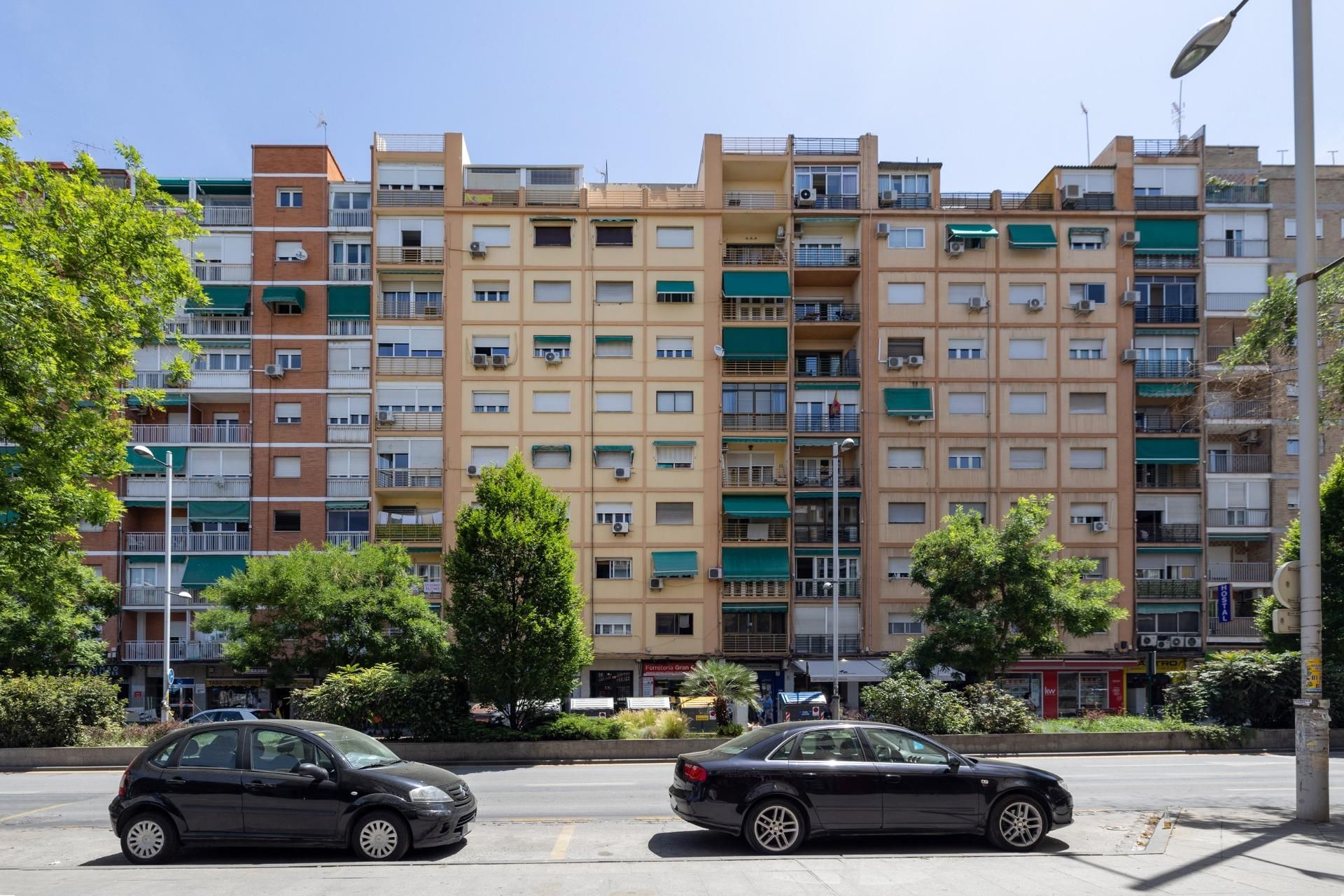 Vista exterior de Pis en venda en  Granada Capital
