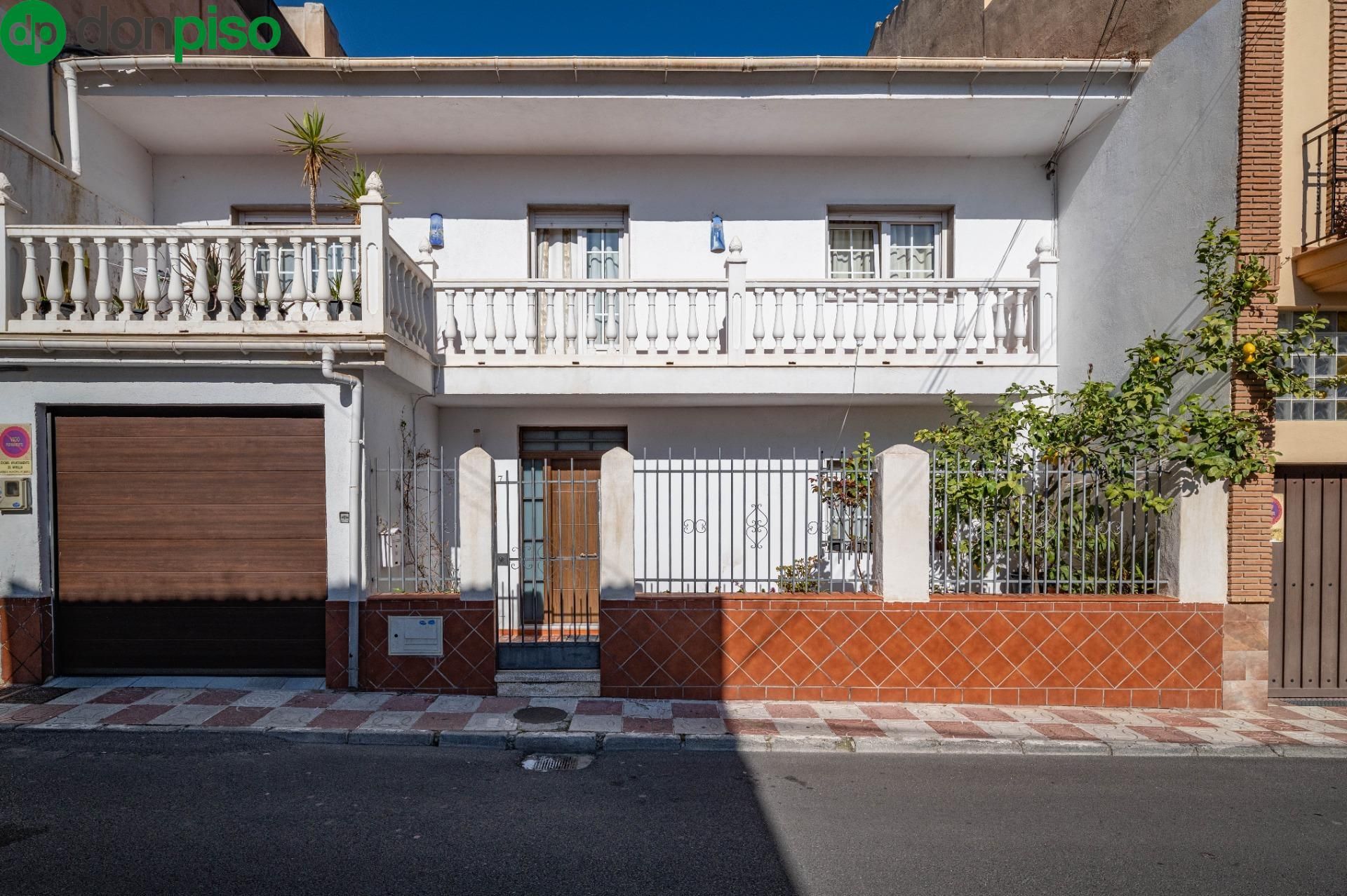 Vista exterior de Casa o chalet en venta en Armilla con Aire acondicionado, Terraza y Trastero