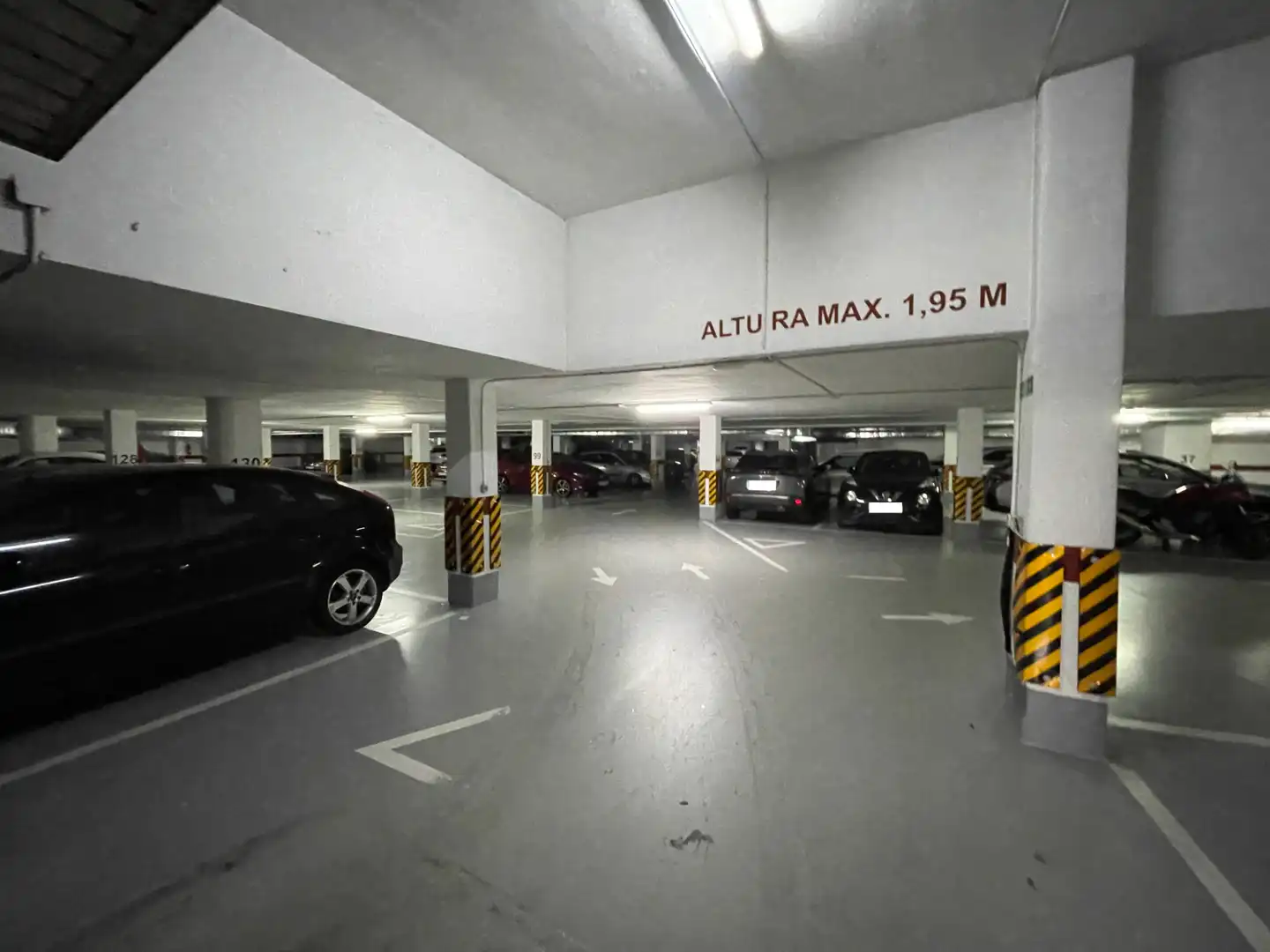 Parking of Garage for rent in Santiago de Compostela 
