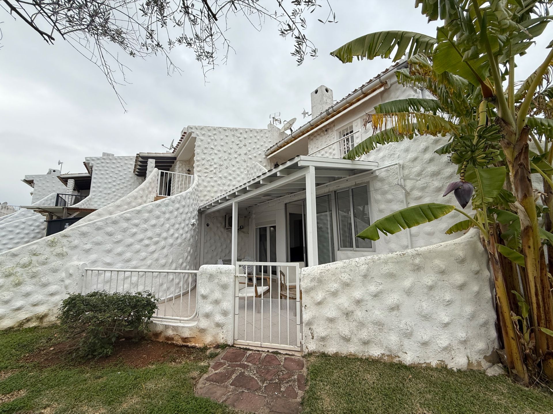 Vista exterior de Planta baixa en venda en Els Poblets amb Aire condicionat, Calefacció i Jardí privat