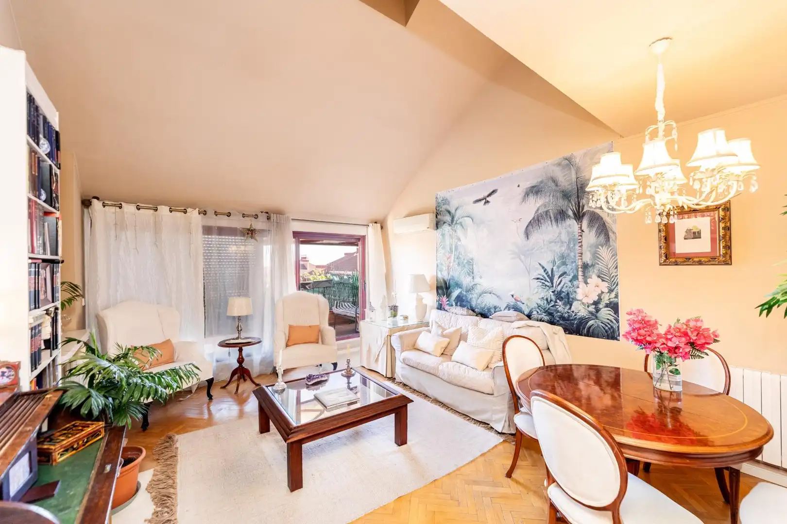 Sala de estar de Ático en venta en Las Rozas de Madrid con Aire acondicionado, Calefacción y Jardín privado