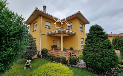 Vista exterior de Casa o xalet en venda en Cudillero amb Terrassa i Piscina