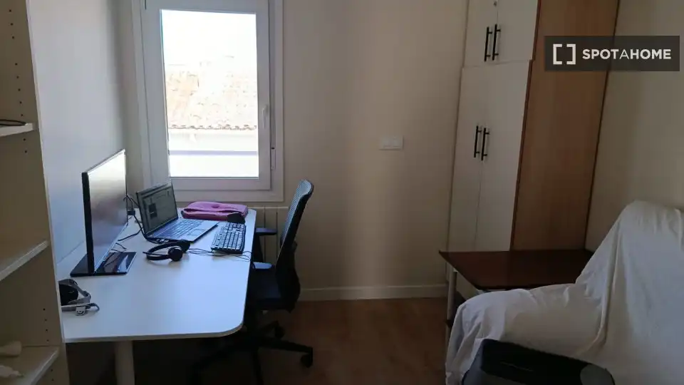 Habitación de Apartamento para compartir en Zaragoza con Aire acondicionado, Calefacción y Terraza