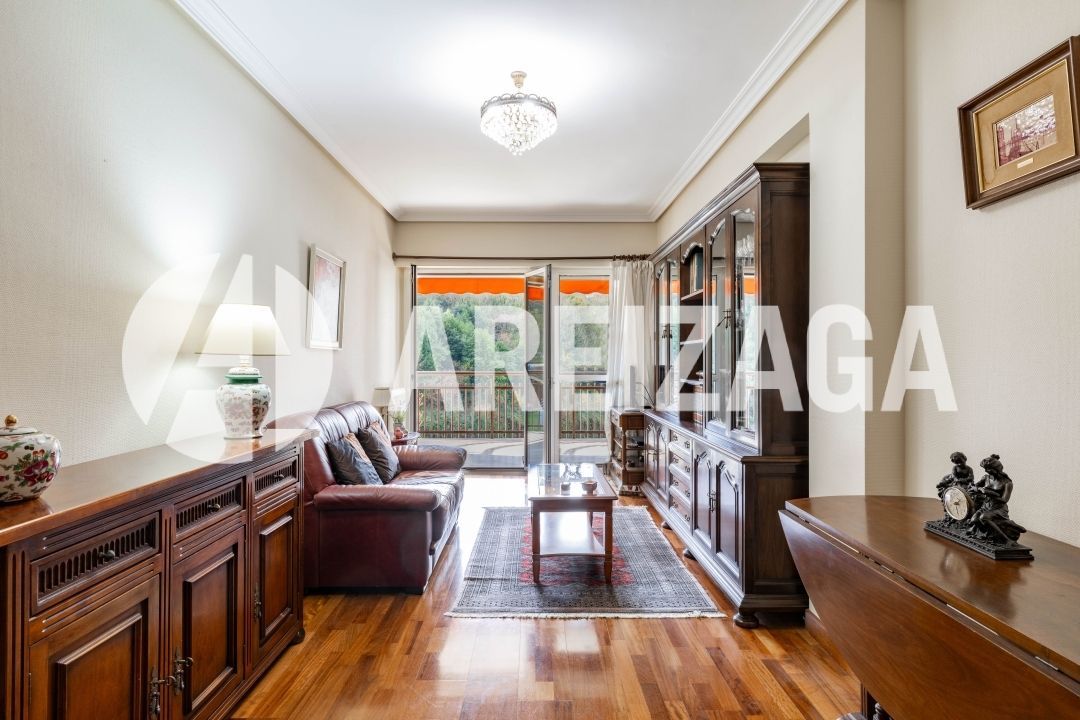 Vista exterior de Pis en venda en Donostia - San Sebastián  amb Calefacció, Terrassa i Traster