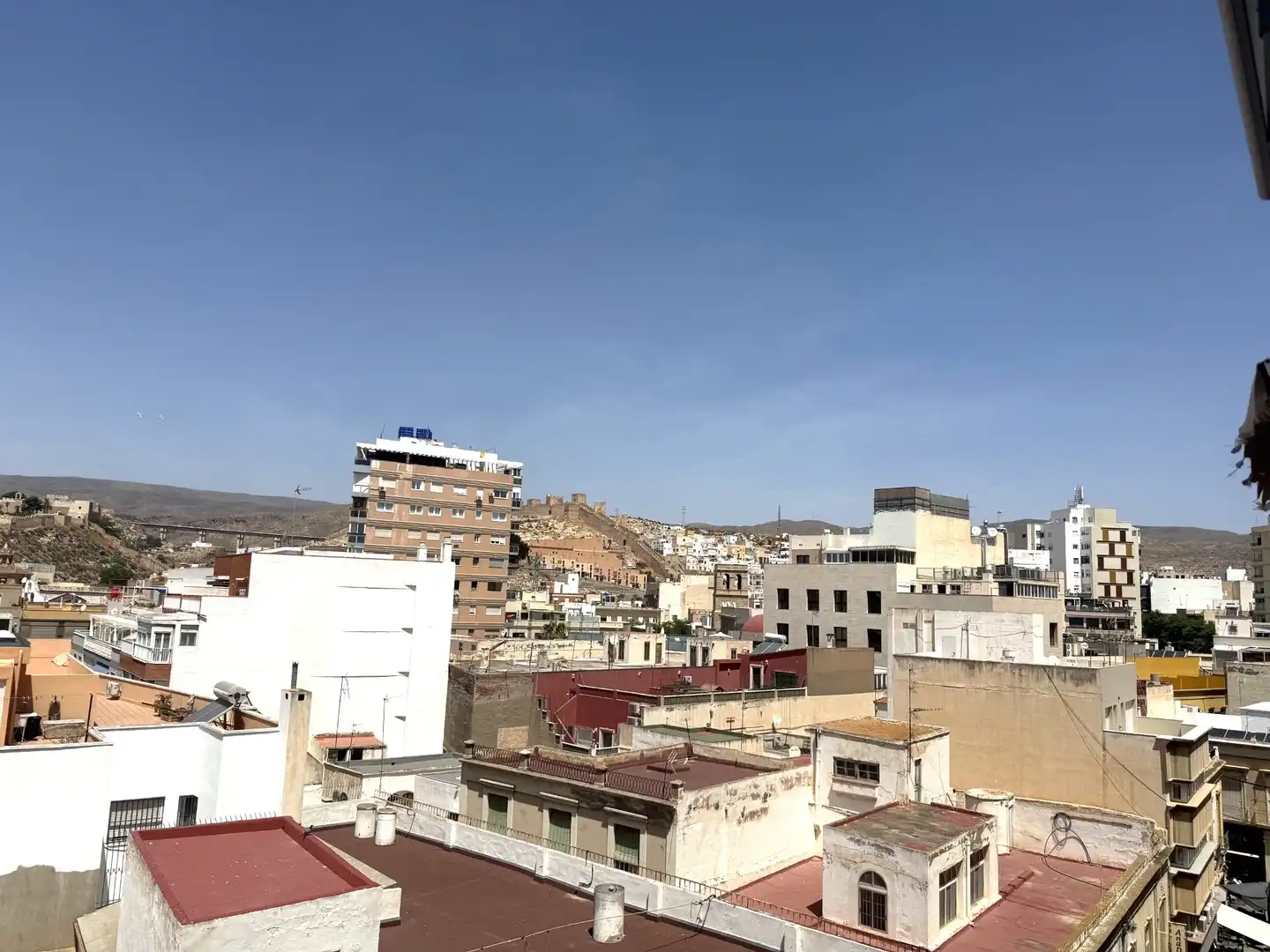 Vista exterior de Pis en venda en Almería amb Aire condicionat i Terrassa