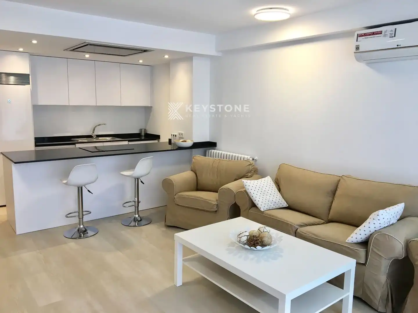 Living room of Flat for rent in Calvià  with Air Conditioner, Terrace and Swimming Pool