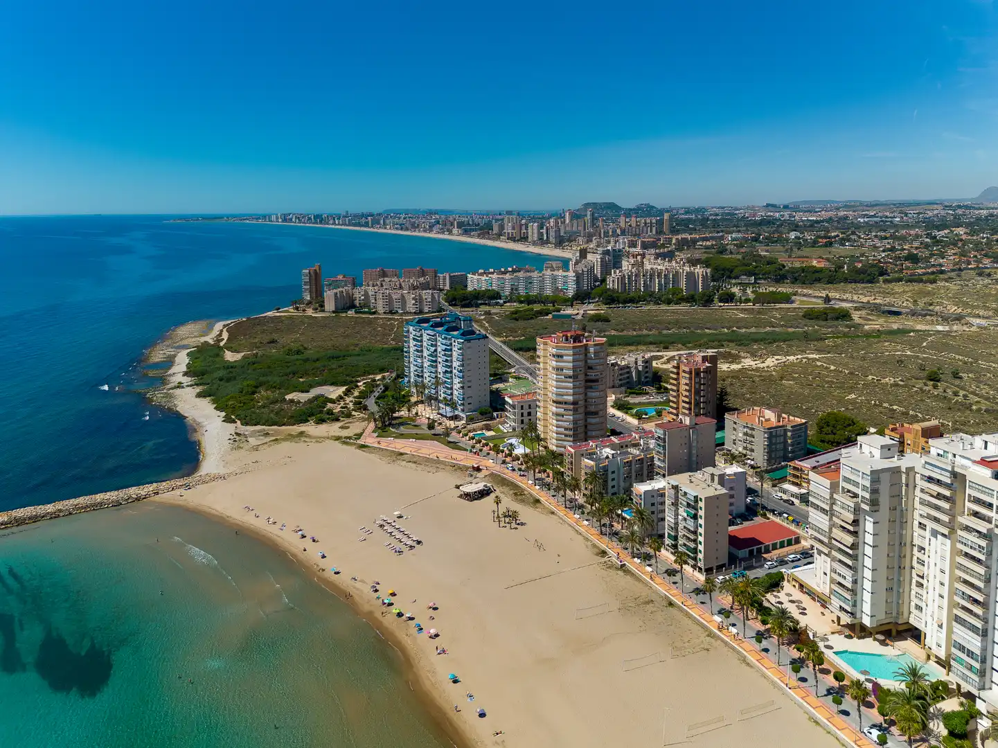 Vista exterior de Piso en venta en El Campello con Aire acondicionado, Trastero y Piscina comunitaria