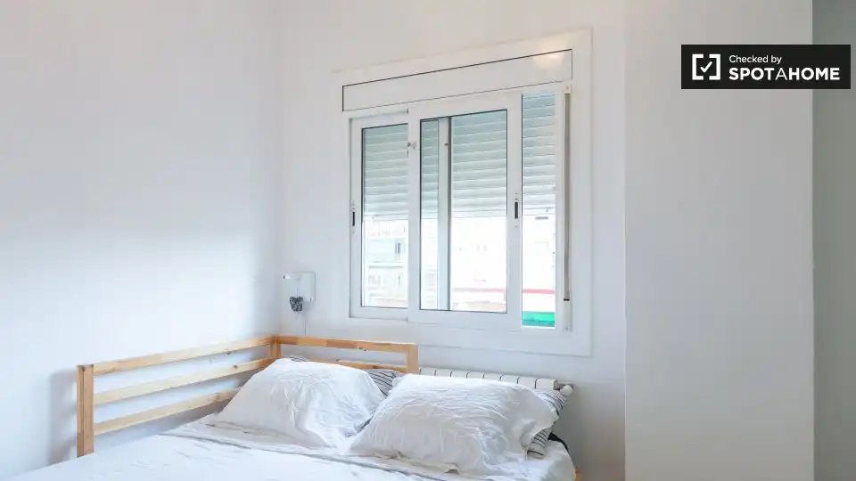 Dormitori de Apartament per a compartir en Barcelona amb Aire condicionat, Calefacció i Terrassa