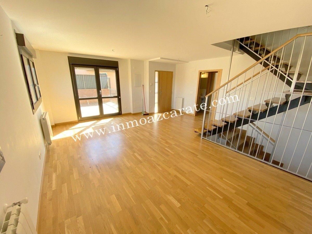 Vista exterior de Casa o xalet en venda en Ayegui / Aiegi amb Calefacció, Jardí privat i Parquet