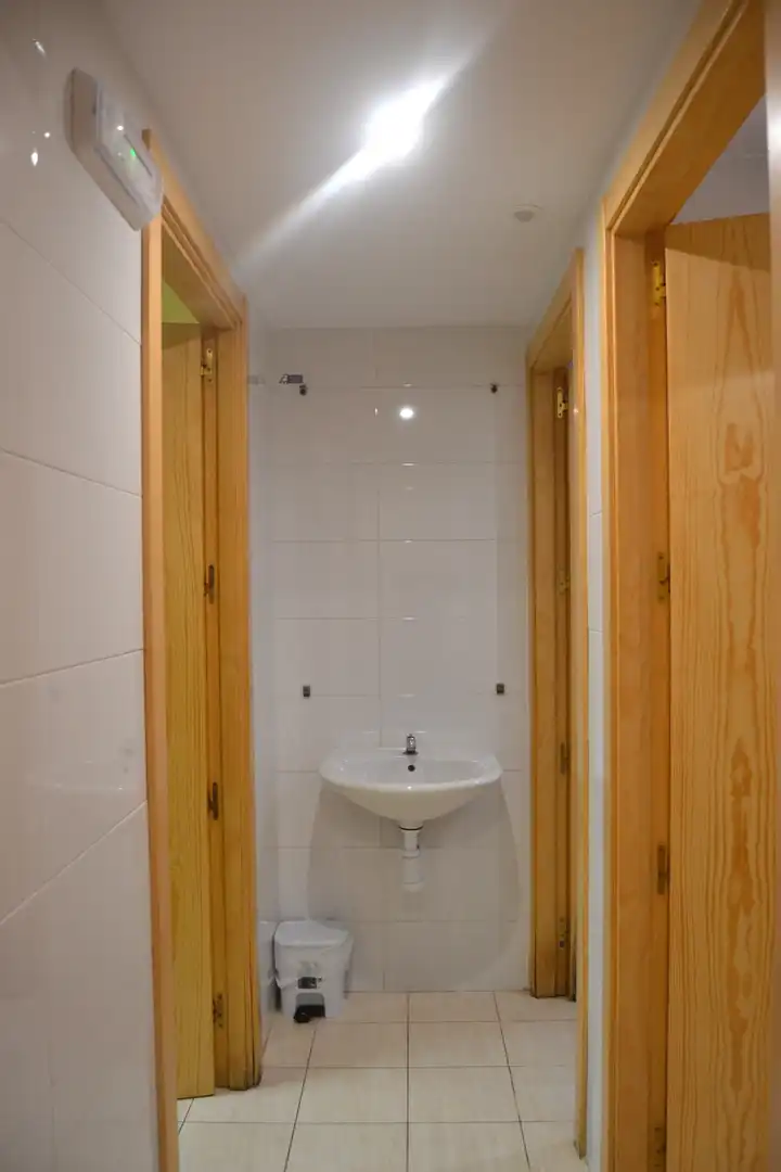 Badezimmer von Geschaftsraum zum Verkauf in Jaca mit Heizung